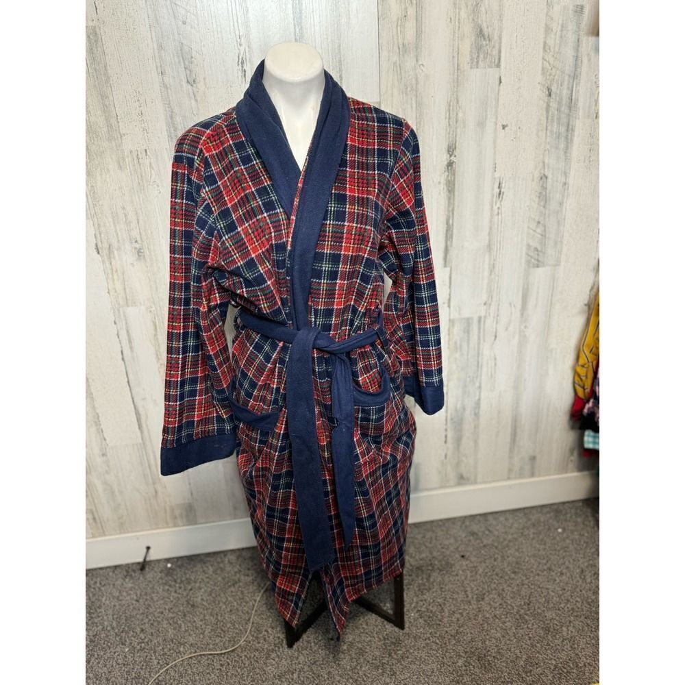 Robe - Picture 1 of 7
